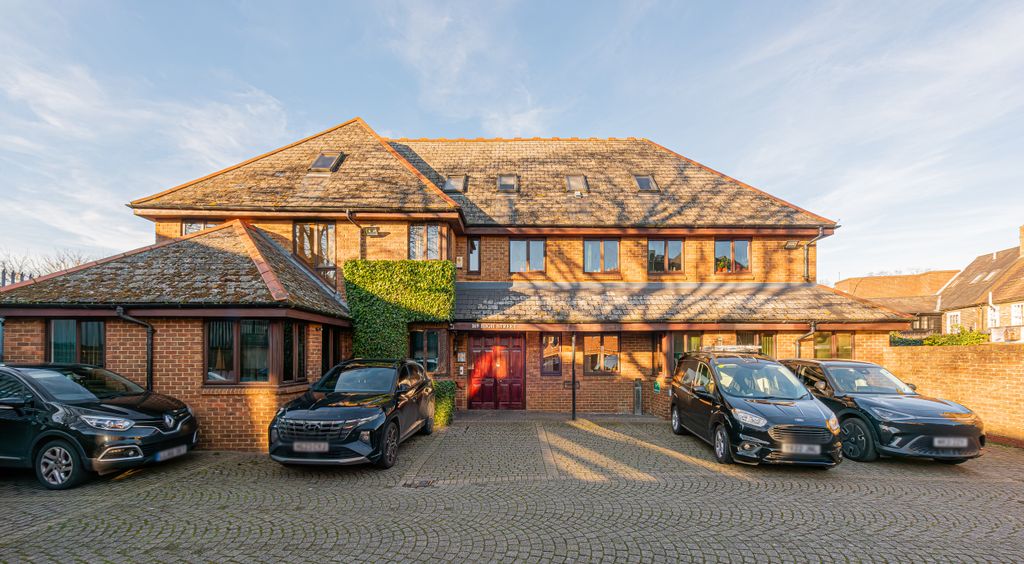 Property photo 2 of 10 High Street 169-002