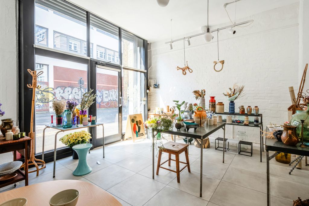 Property photo 2 of 14 Hoxton St 12-18 Gf - 10.Jpg