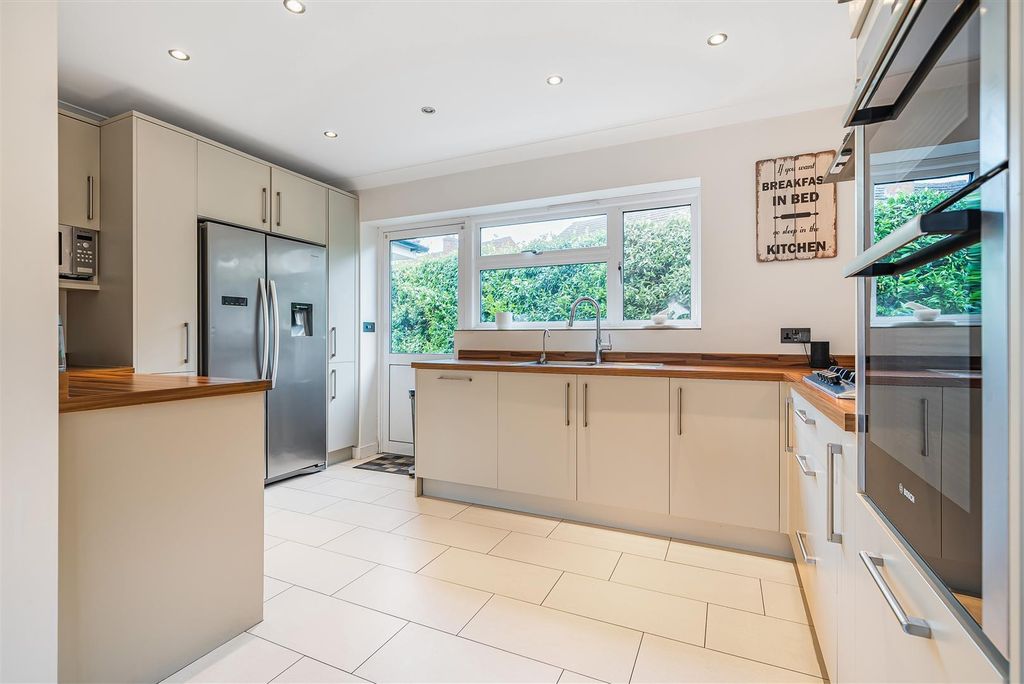 Property photo 2 of 12 Kitchen