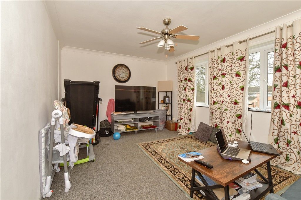 Property photo 2 of 5 Lounge