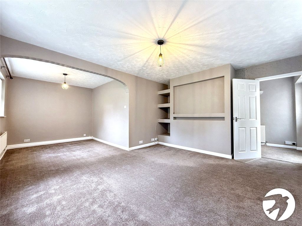 Property photo 2 of 16 Picture No. 11