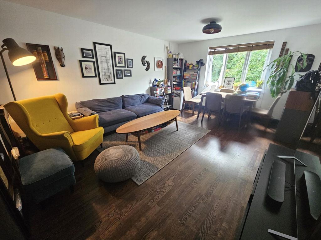 Property photo 1 of 11 Photo 6
