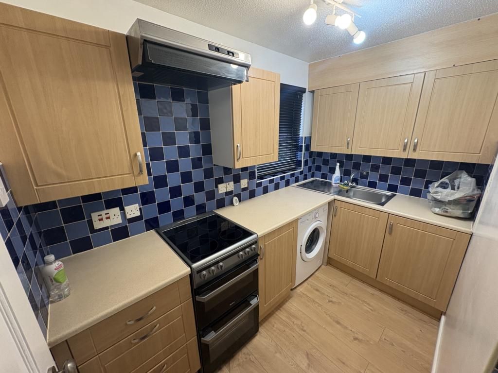 Property photo 2 of 6 Kitchen