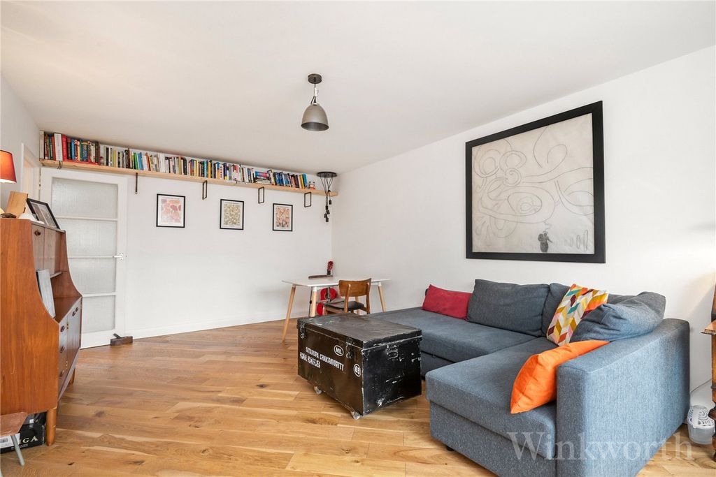 Property photo 2 of 8 Picture No. 21
