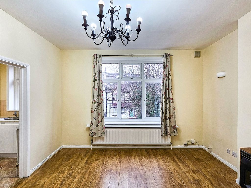 Property photo 2 of 11 Picture No. 15