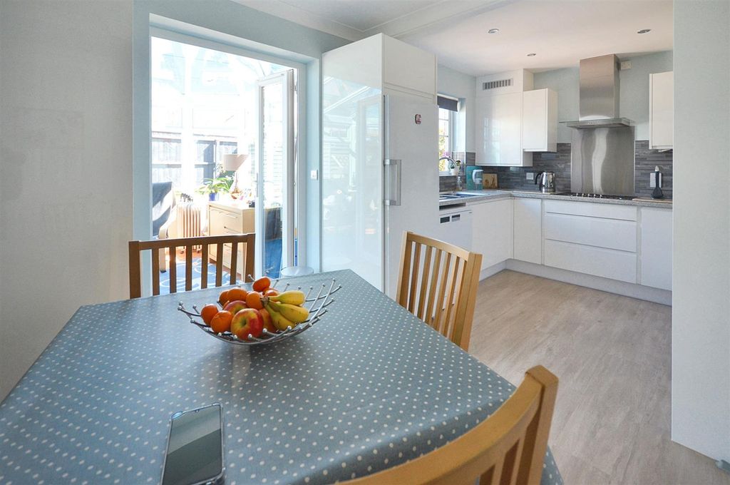 Property photo 3 of 10 Kitchen/Dining Room