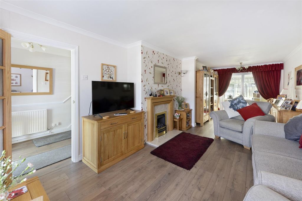 Property photo 3 of 18 2
