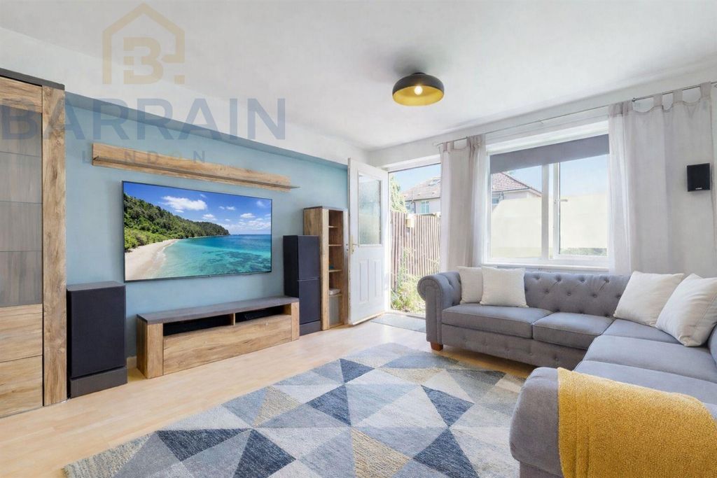 Property photo 2 of 8 For Sale - Dagenham Rm8 - By Barrain London Estate Agency