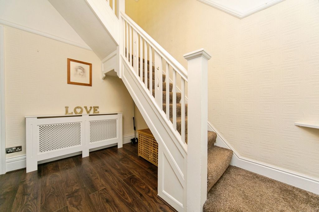 Property photo 3 of 17 Photo