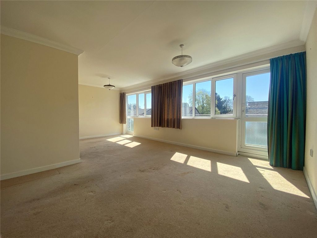Property photo 2 of 14 Sitting/Dining Room