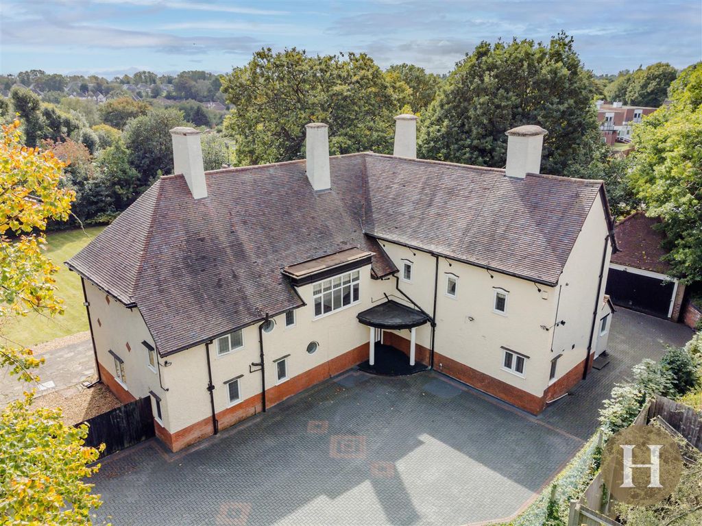 Property photo 1 of 64 Hadleigh Estate Agents-80.Jpg