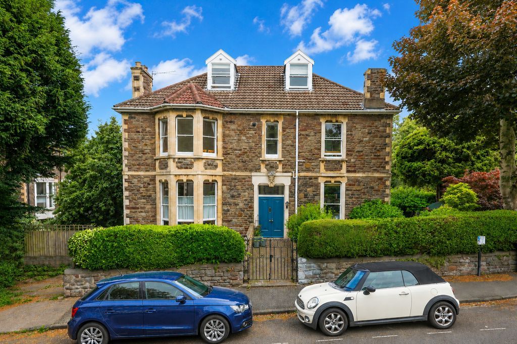 Property photo 1 of 10 External