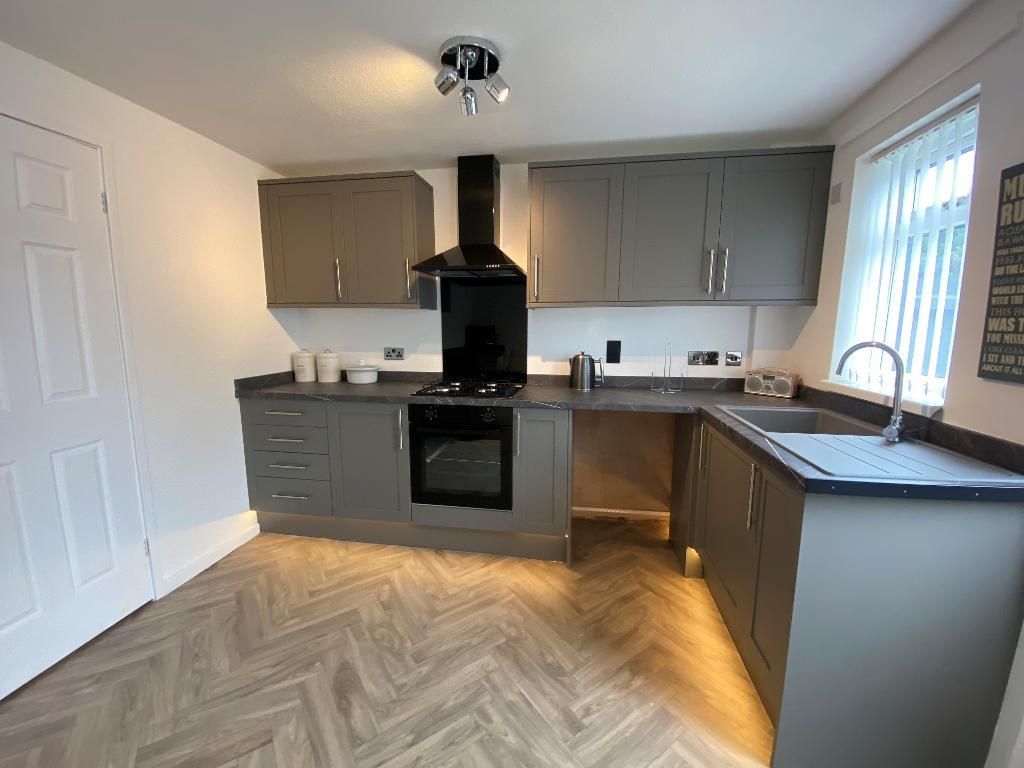 Property photo 2 of 16 Dining Kitchen