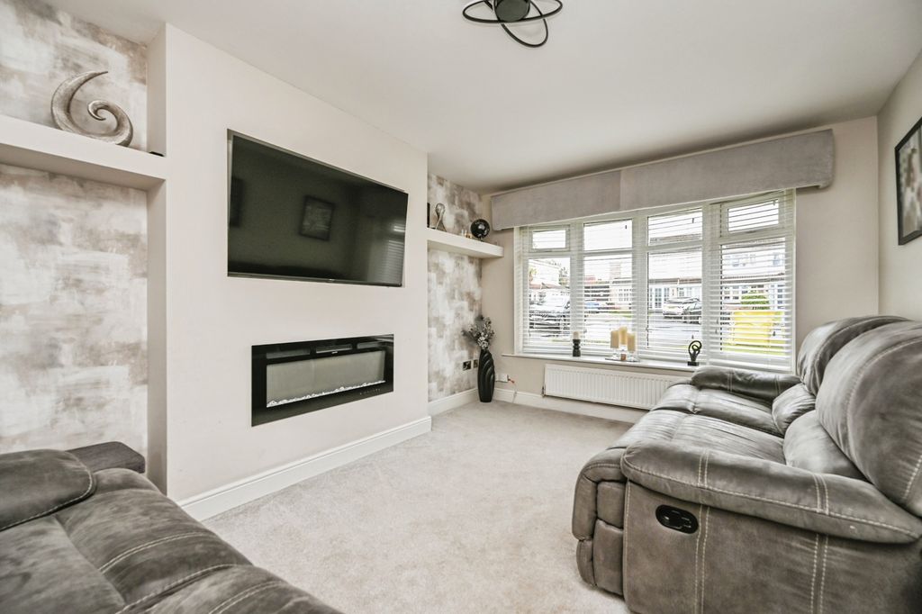 Property photo 3 of 20 Pbox-Img.Jpg