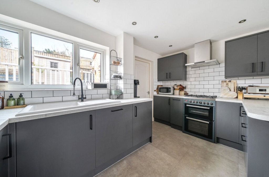 Property photo 2 of 21 Kitchen