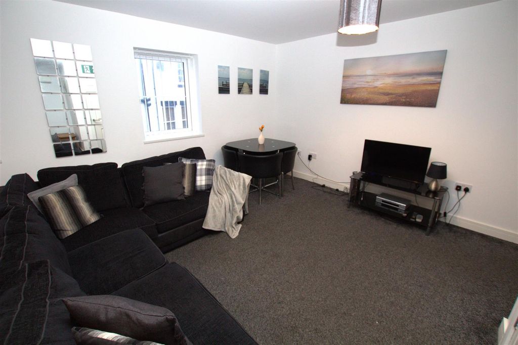 Property photo 3 of 8 Lounge Area.Jpg