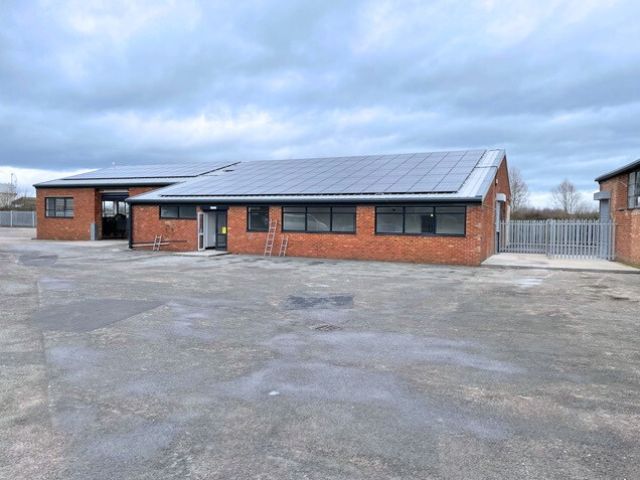 Property photo 1 of 6 Industrial Unit With Secure Yard