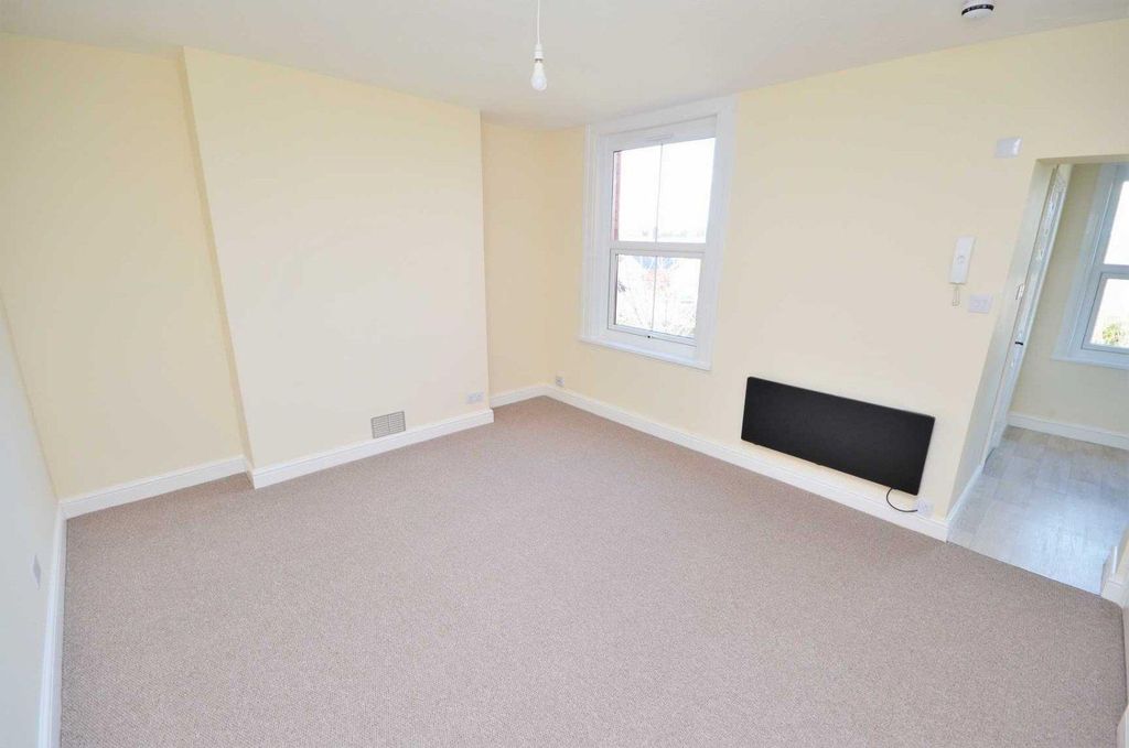 Property photo 2 of 7 Tiverton Seddons