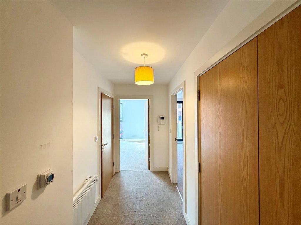 1 bed flat for saleKiln Close, Gloucester GL1 photo 5