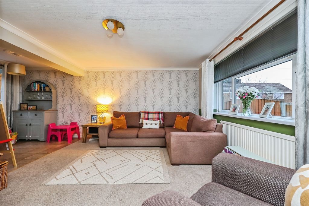 Property photo 2 of 27