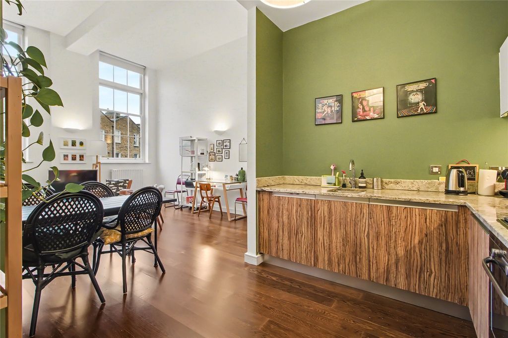 Property photo 3 of 19 Picture No. 16