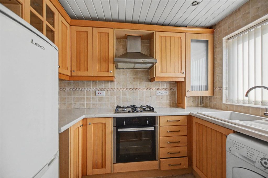 Property photo 3 of 21 Kitchen