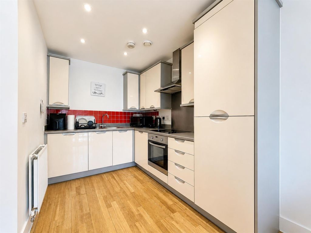 Property photo 2 of 8 Kitchen