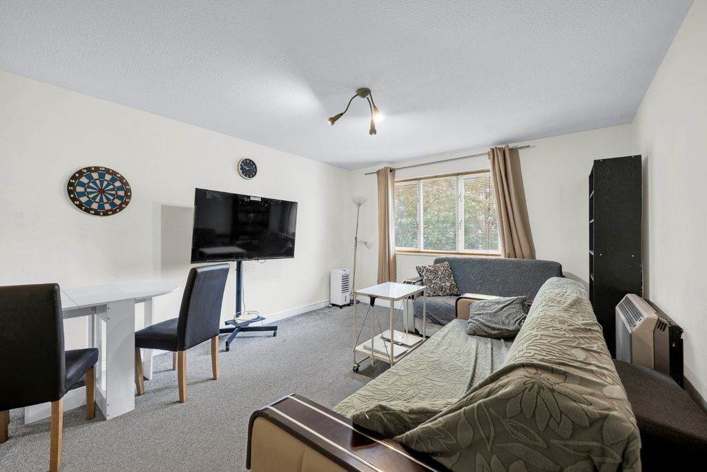 Property photo 2 of 8 4542862