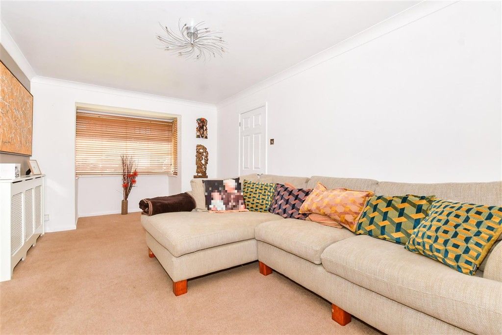 Property photo 2 of 15 Lounge