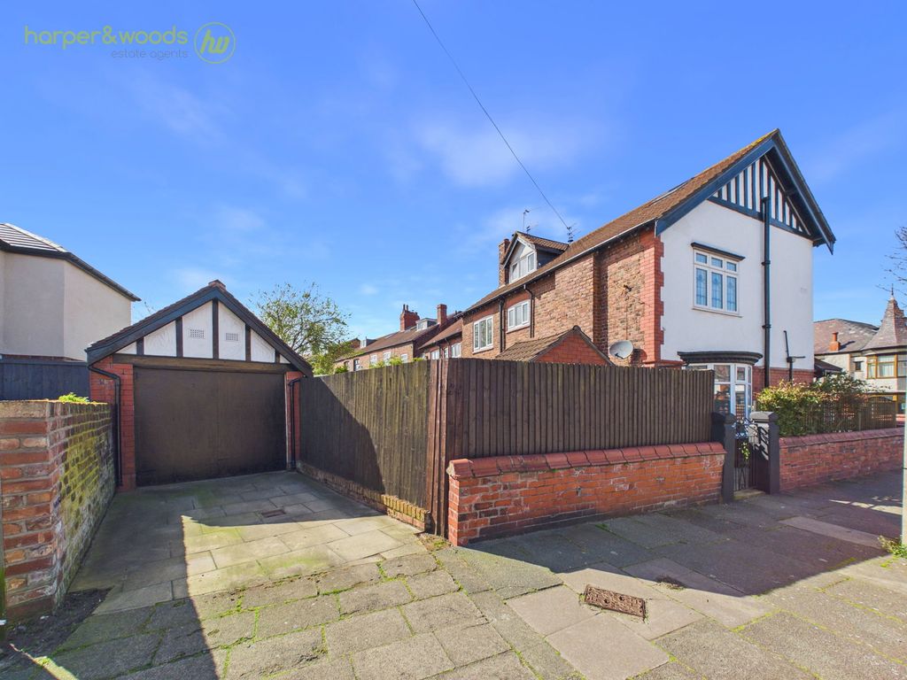 Property photo 2 of 39