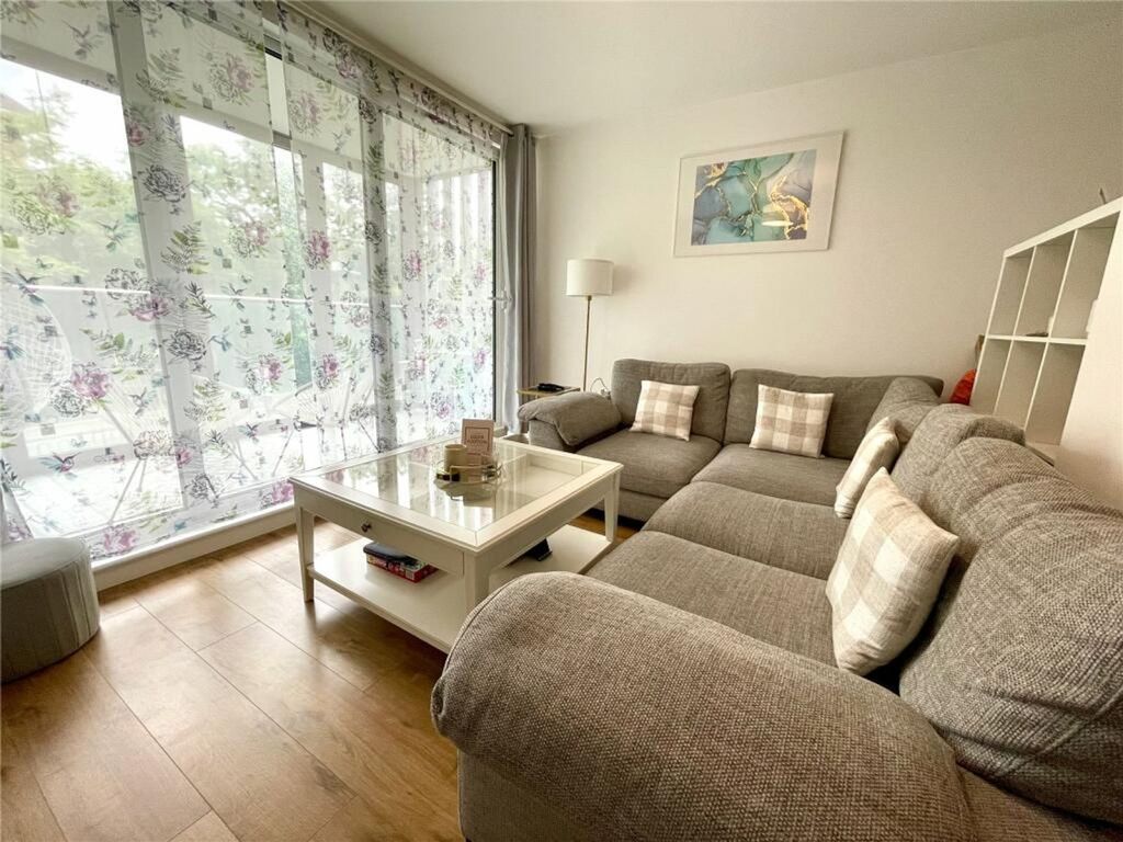 Property photo 2 of 10