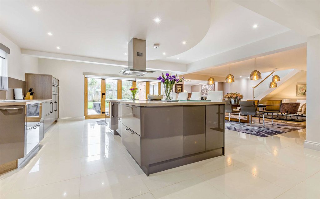 Property photo 2 of 31 Kitchen