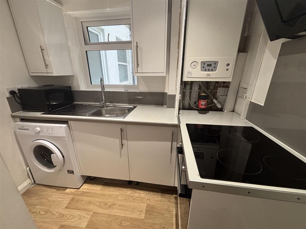 Property photo 1 of 7 Kitchen