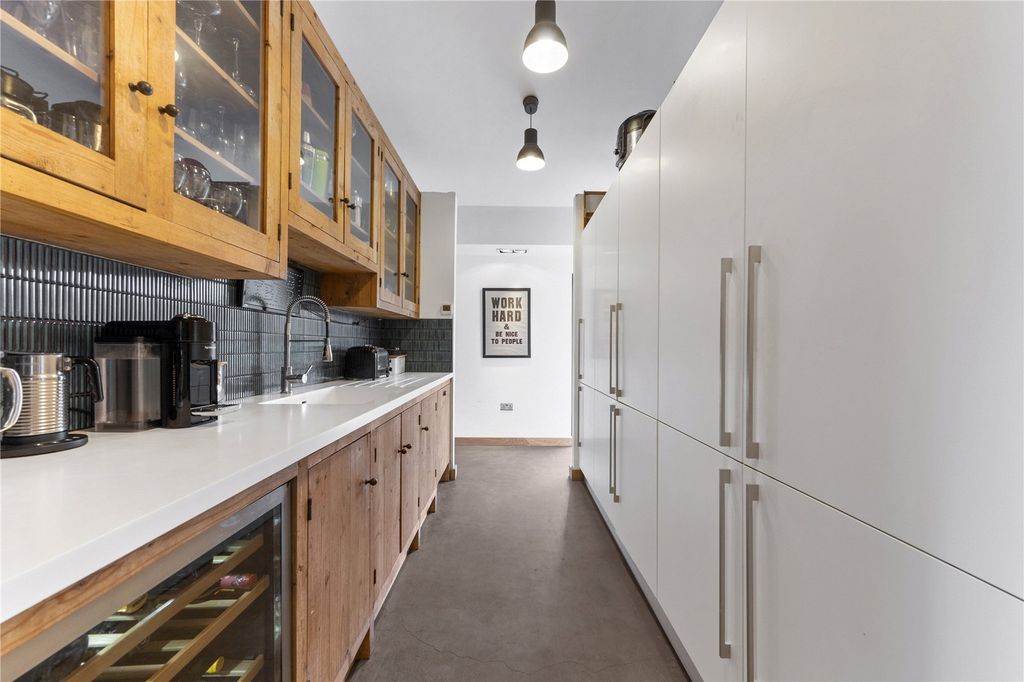 Property photo 3 of 32 Butler's Kitchen