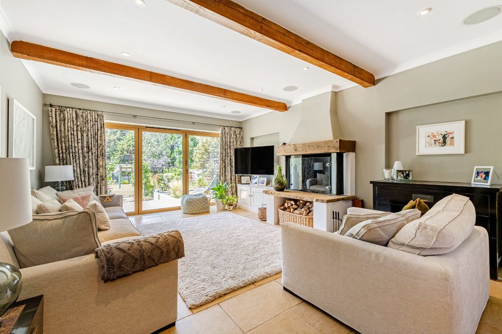 Property photo 3 of 19 Sitting Room