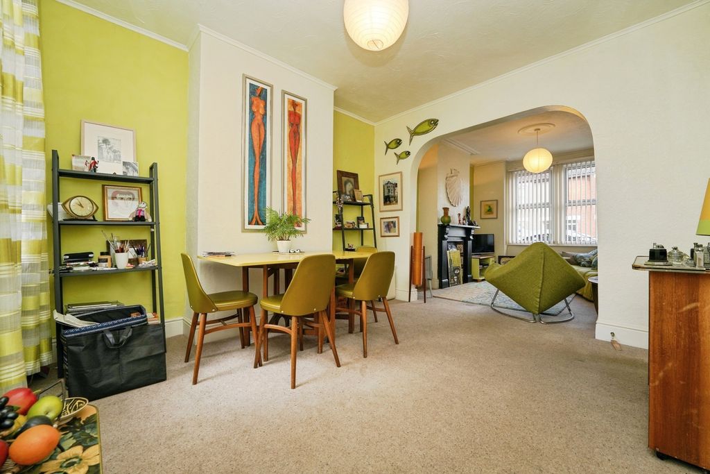 Property photo 3 of 9 Pbox-Img.Jpg