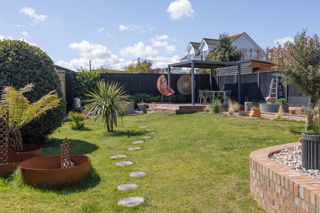Property photo 3 of 16 Picture No. 24