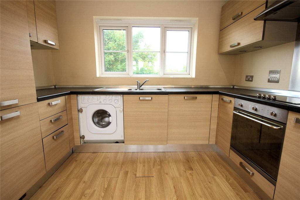 Property photo 3 of 9 Kitchen