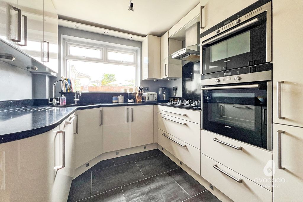 Property photo 3 of 15 4202346