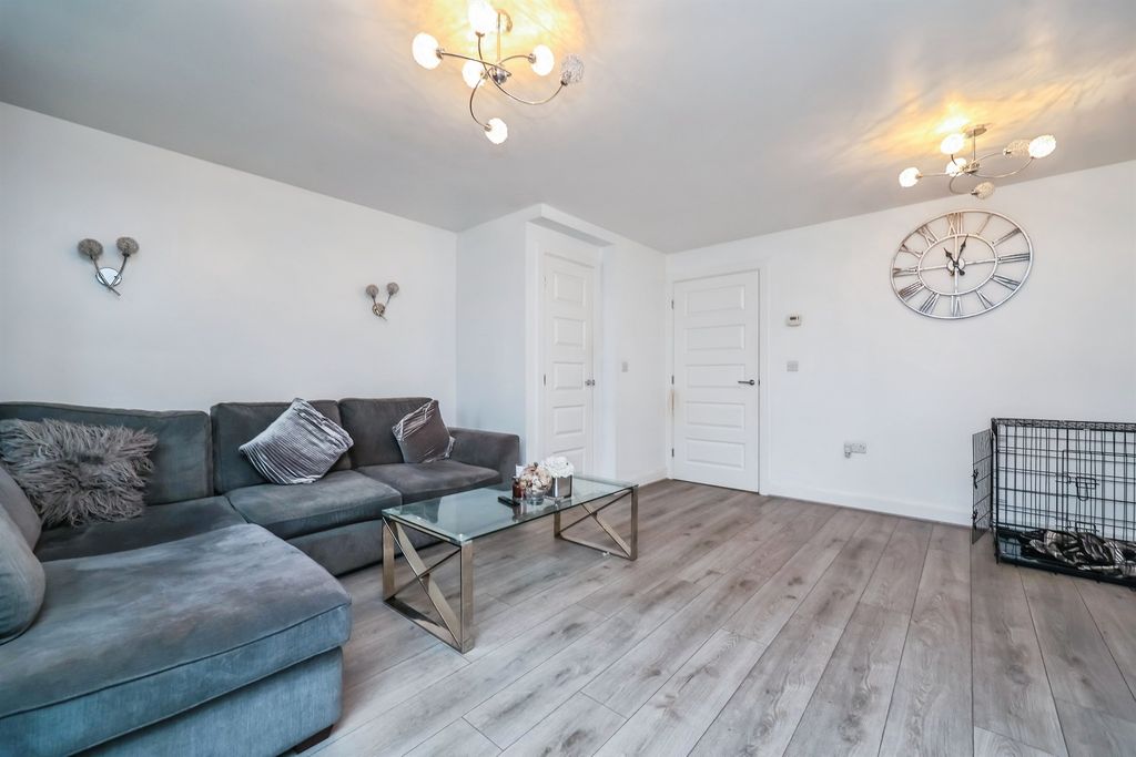 Property photo 3 of 20