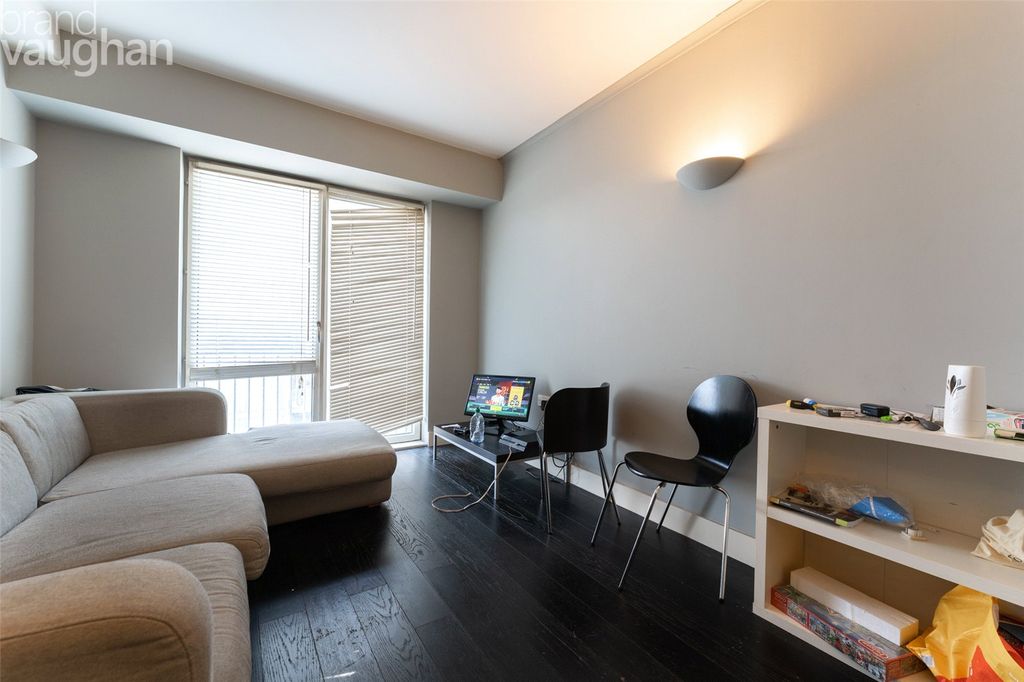 Property photo 2 of 8 Lounge