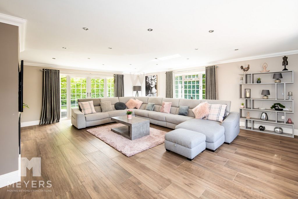 Property photo 3 of 26