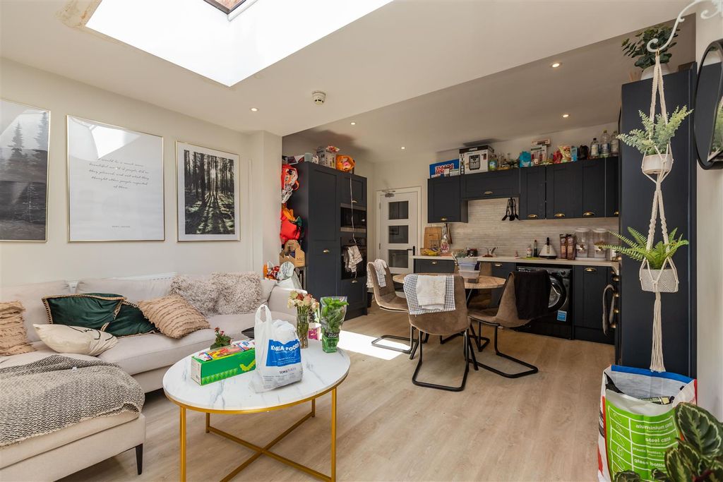 Property photo 3 of 16 Approach
