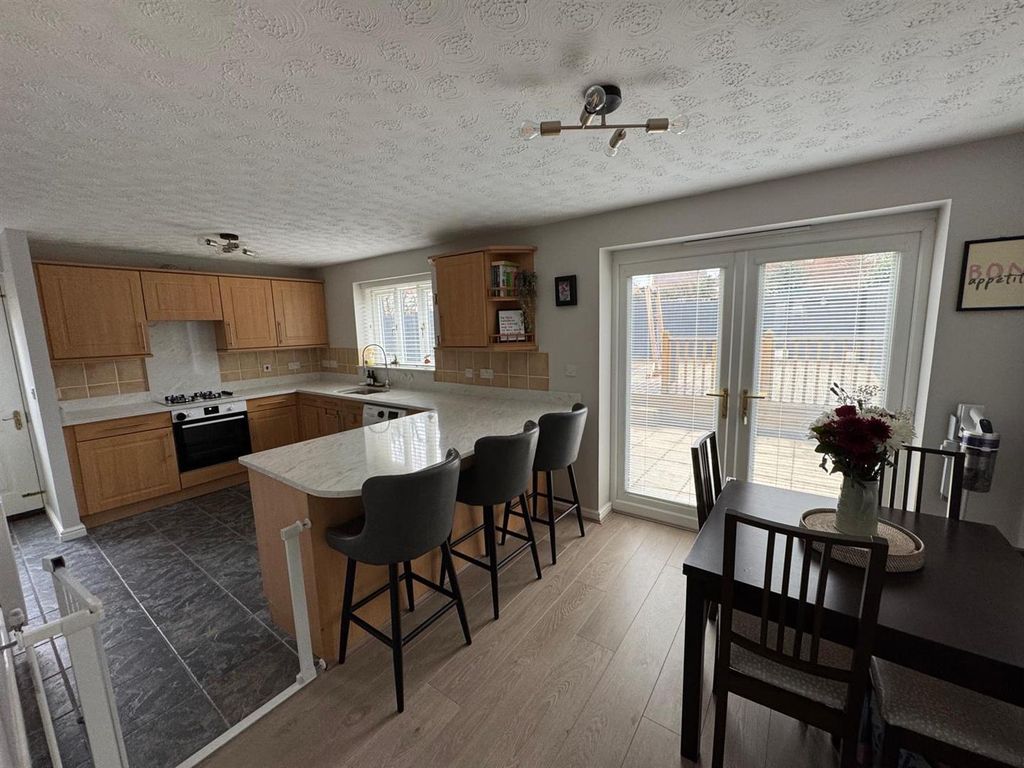 Property photo 2 of 31 d02869Eb-6826-46Ef-A13E-2Dfe1d132A02.Jpeg