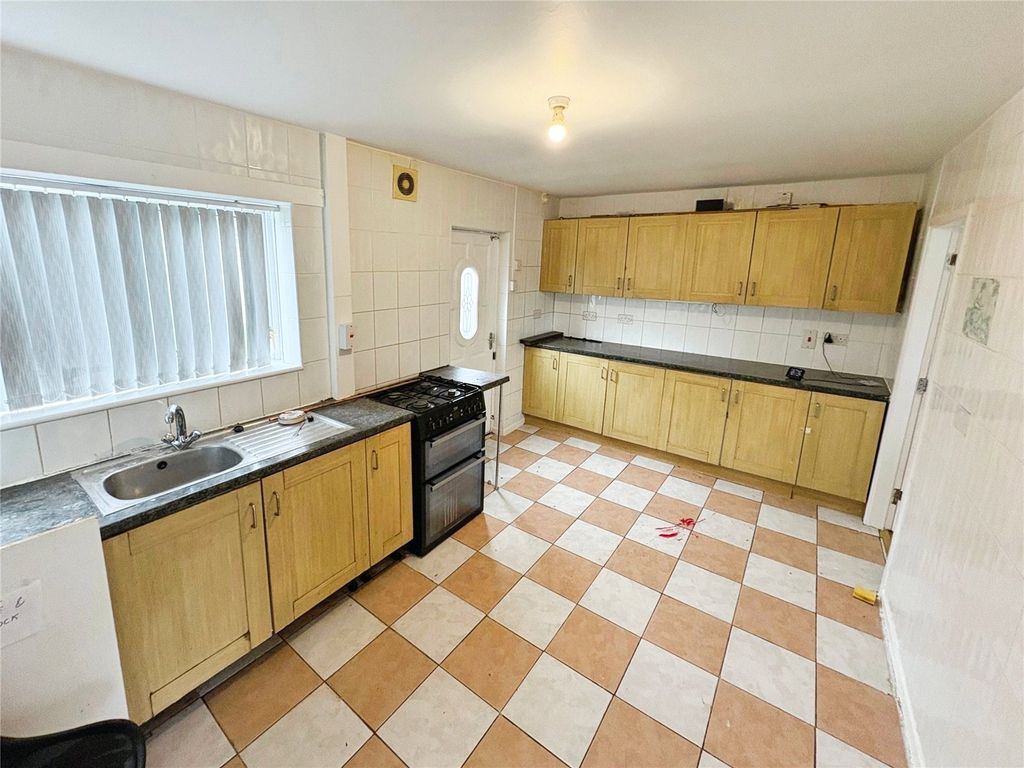 Property photo 2 of 8 Kitchen/Dining Room