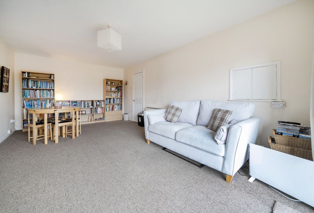 Property photo 3 of 9 1416624-18-699894...