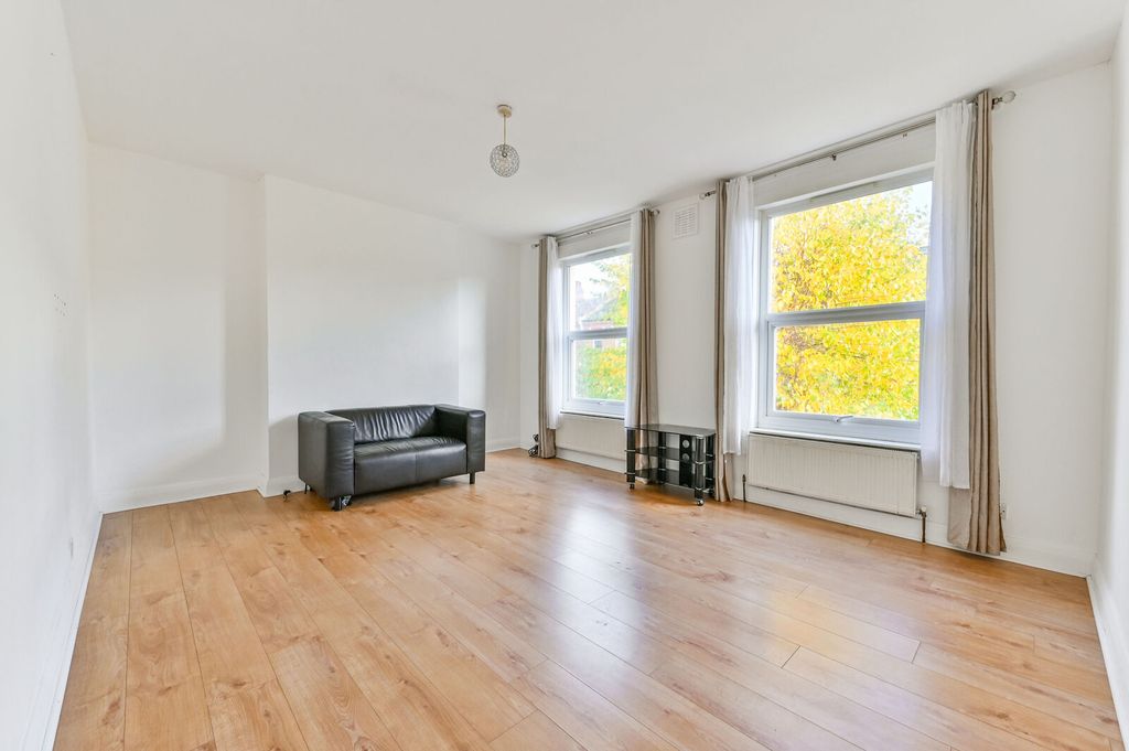 Property photo 2 of 8