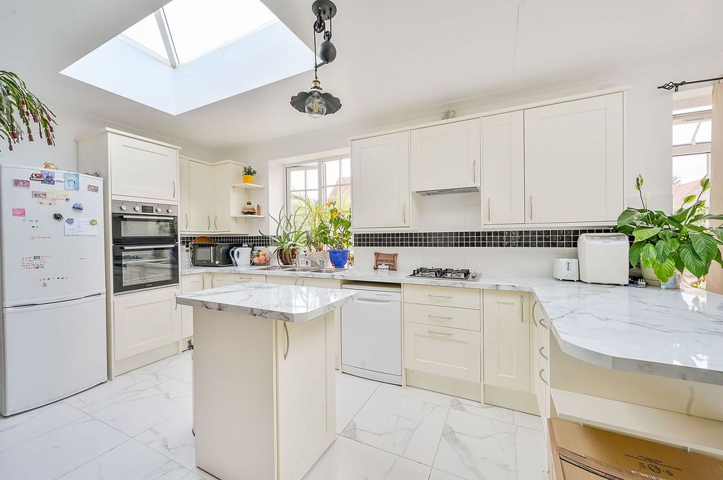 Property photo 2 of 11