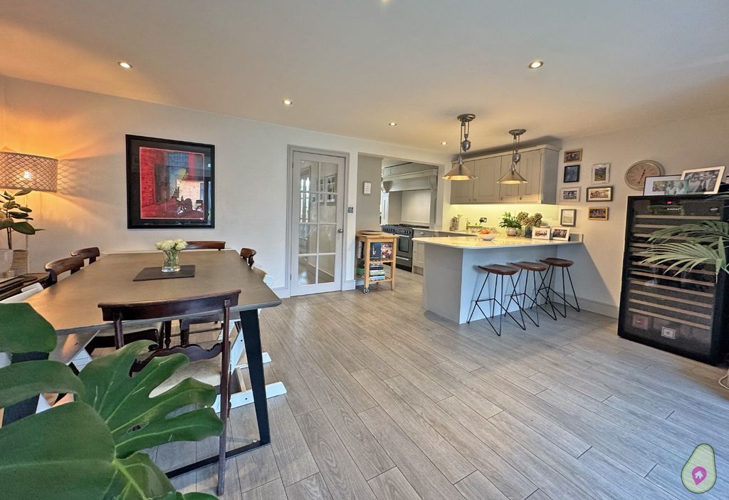 Property photo 3 of 13 3698319