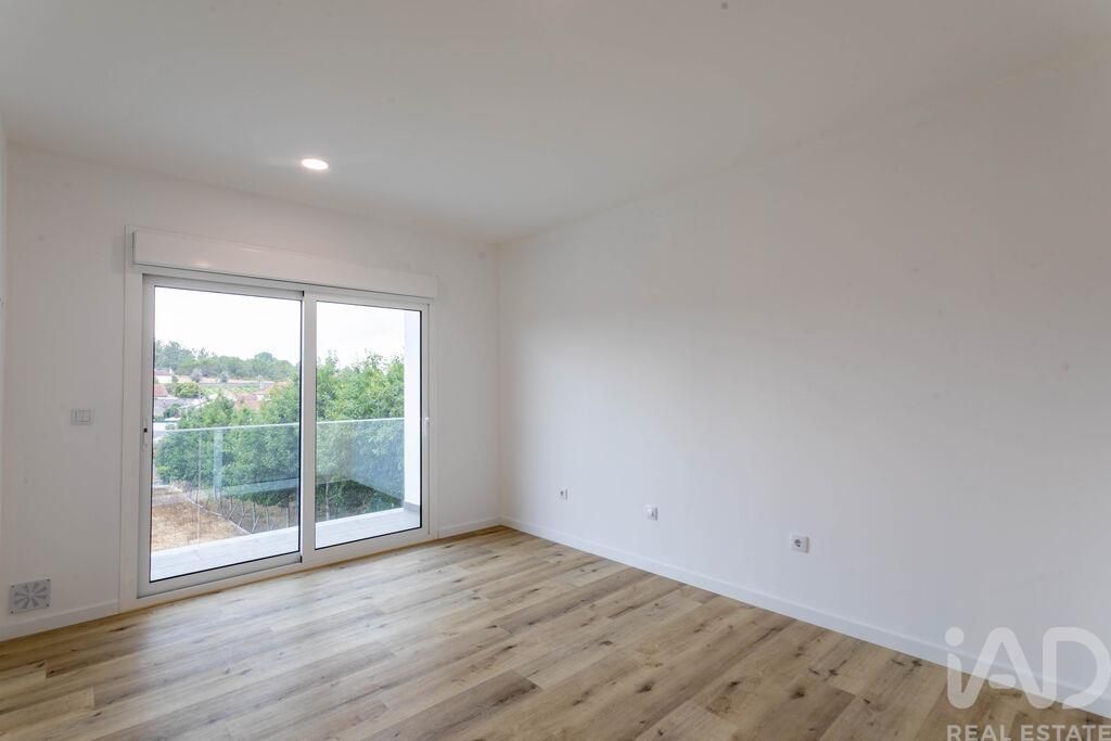 Property photo 2 of 32